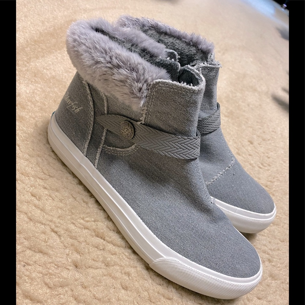 Blowfish furry boots